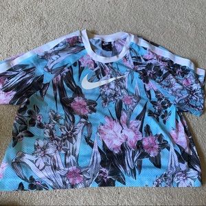 Nike top